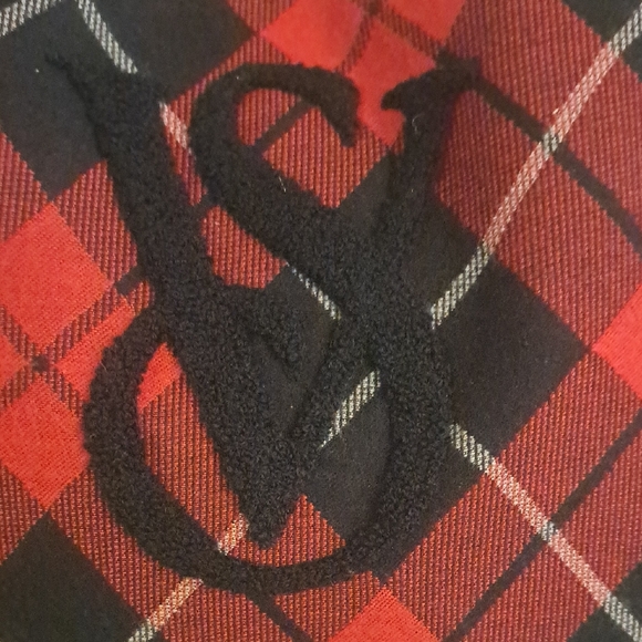 Elegant Red and Black Plaid Tote - Picture 2 of 4